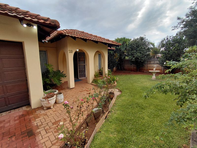 Charming 3-bedroom home in Randlespark, Klerksdorp - Photo 1