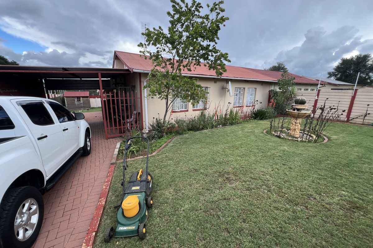 Charming 2-bedroom semi-detached home in Dawkinsville, Klerksdorp—perfect for cozy family living! - Photo 2