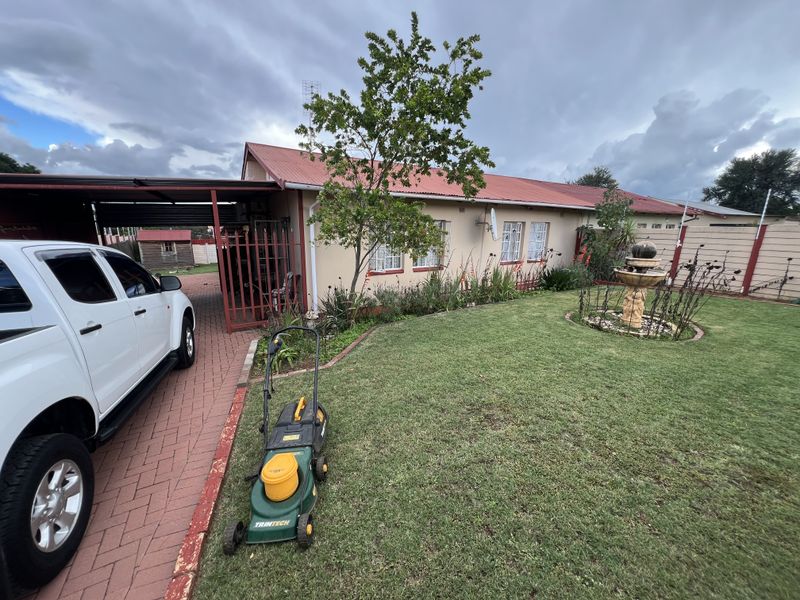 Charming 2-bedroom semi-detached home in Dawkinsville, Klerksdorp—perfect for cozy family living! - Photo 2