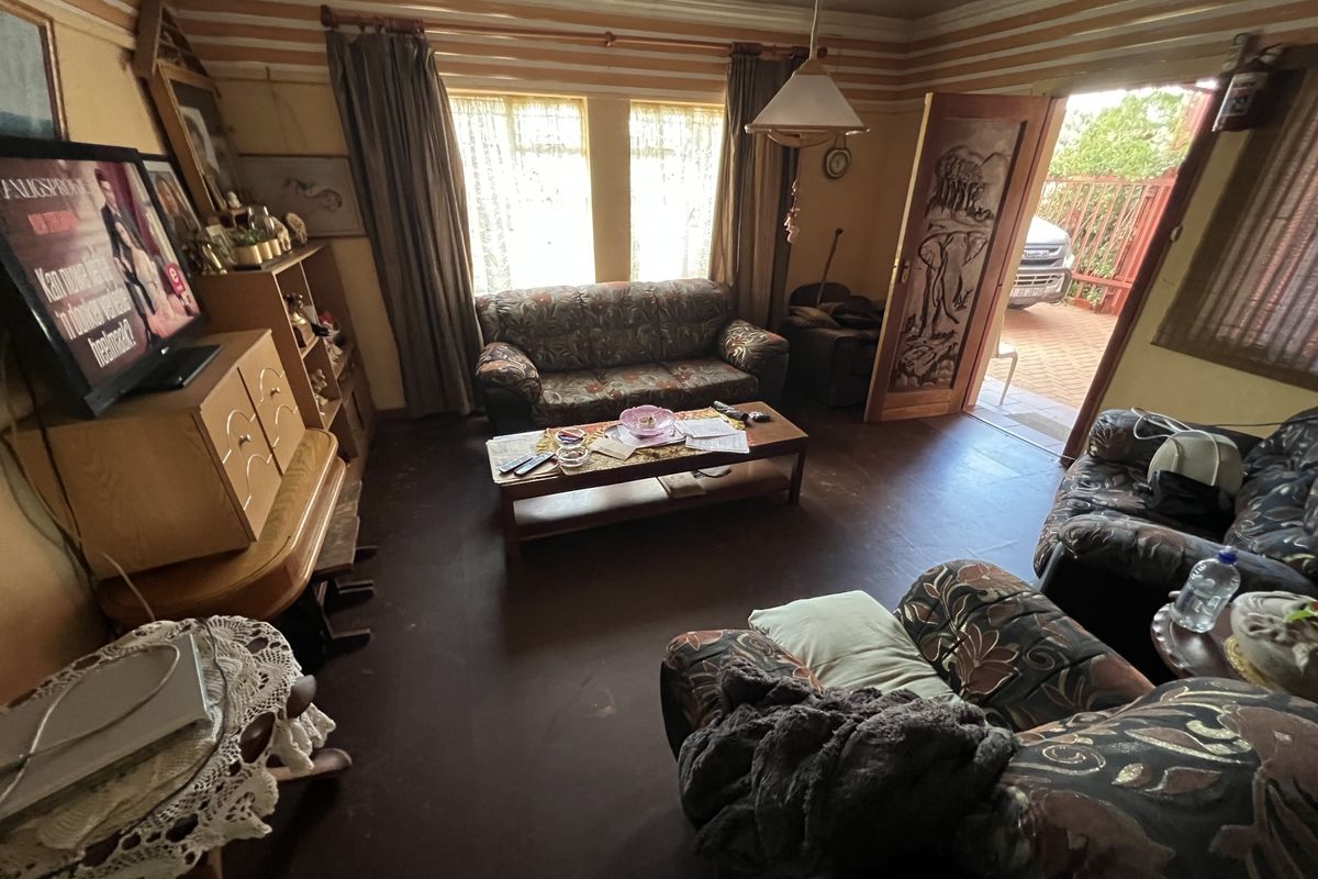 Charming 2-bedroom semi-detached home in Dawkinsville, Klerksdorp—perfect for cozy family living! - Photo 4