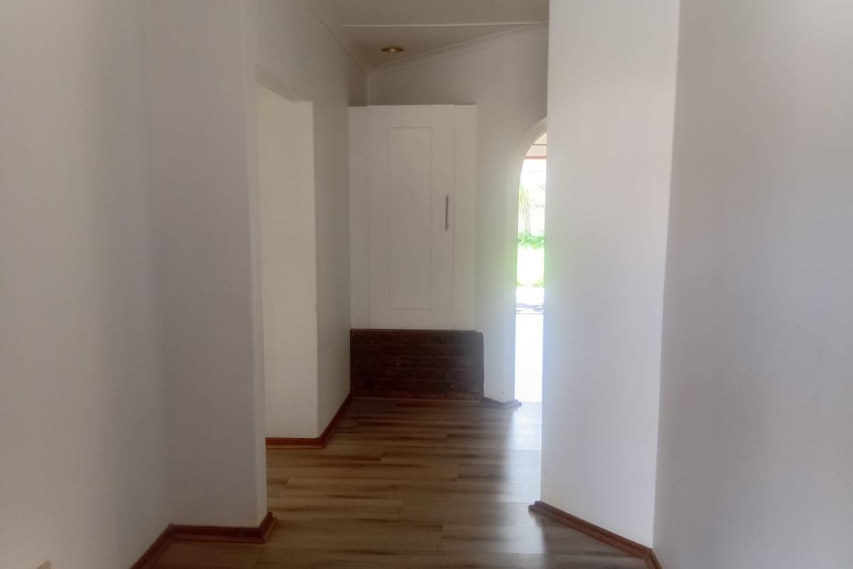 Spacious 3-Bedroom Home with Versatile Living Areas - Photo 5
