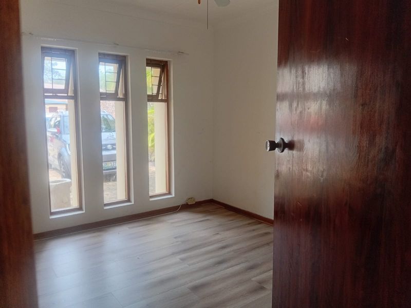 Spacious 3-Bedroom Home with Versatile Living Areas - Photo 6