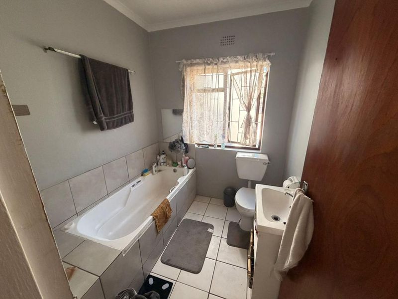 “Neat & Spacious Semi-Detached Home to Rent in Worcester Wes – Comfortable Living Awaits!” - Photo 6