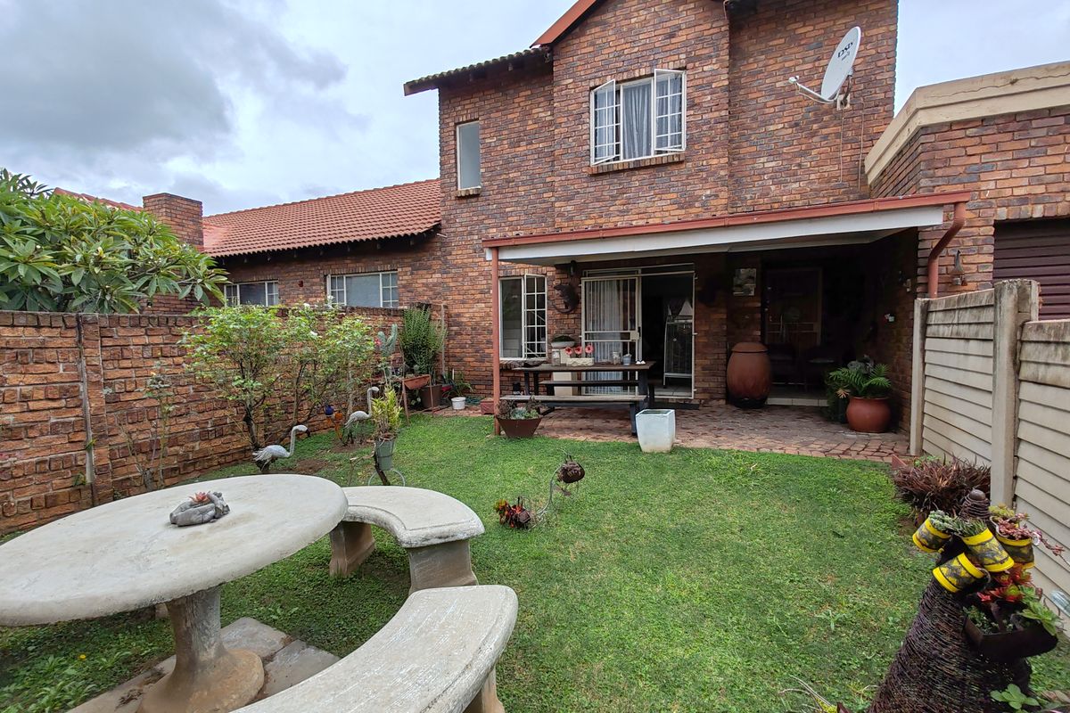 Perfectly Priced & Packed with Value – Modern 2-Bedroom Duplex!!! - Photo 3