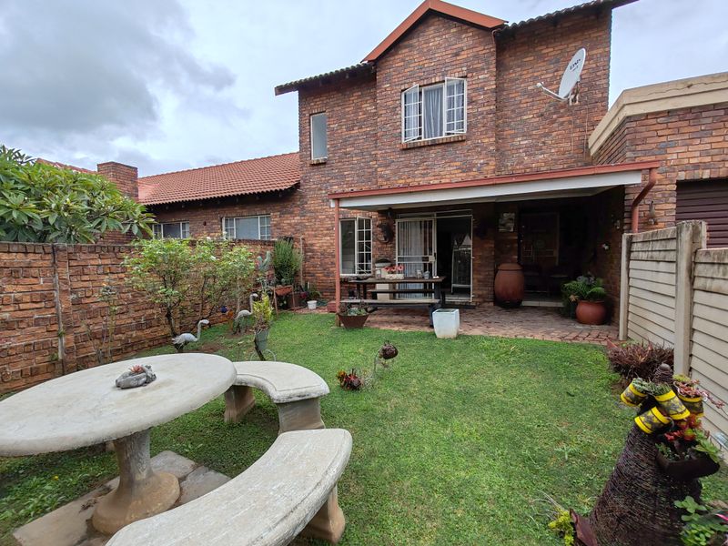 Perfectly Priced & Packed with Value – Modern 2-Bedroom Duplex!!! - Photo 3