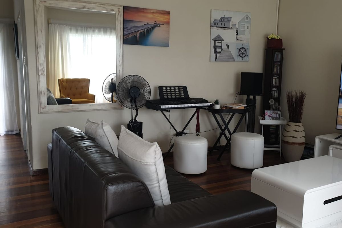 The Perfect Family Haven in Beacon Bay – Space, Pool & Entertainment - Photo 2