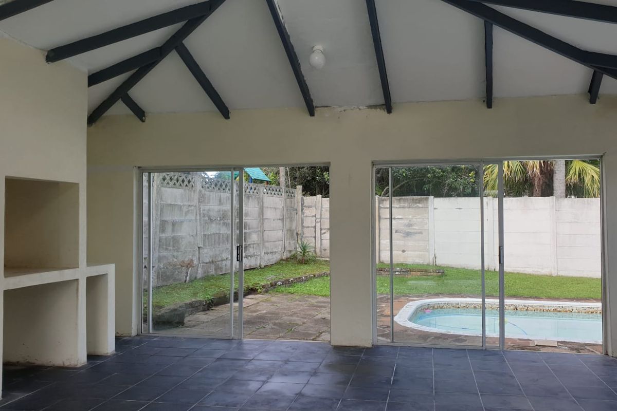 The Perfect Family Haven in Beacon Bay – Space, Pool & Entertainment - Photo 3