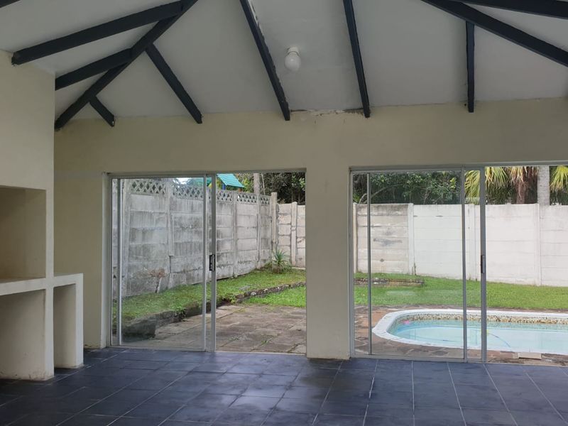 The Perfect Family Haven in Beacon Bay – Space, Pool & Entertainment - Photo 3