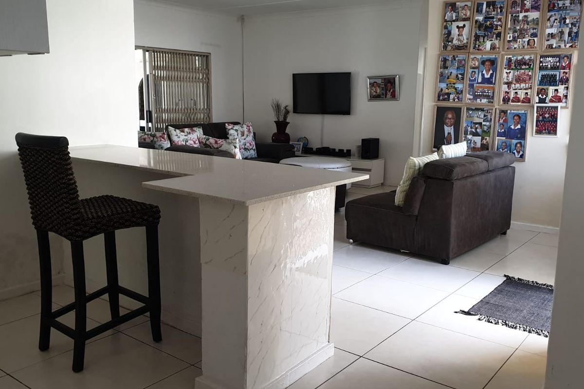The Perfect Family Haven in Beacon Bay – Space, Pool & Entertainment - Photo 2