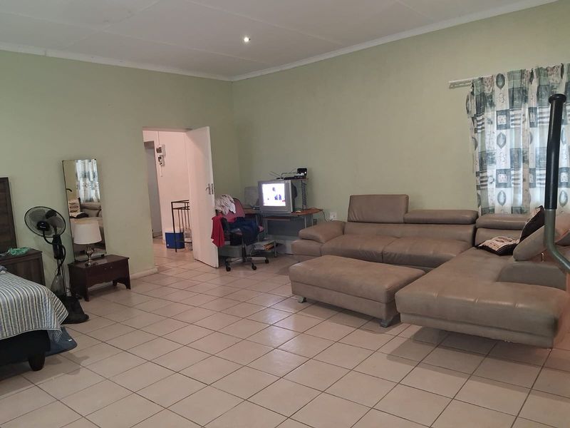 Spacious Garden Flat in Tranquil Dawn – Flexible Furnishing Options Available - Photo 5