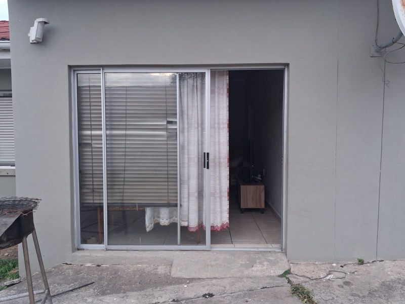 Spacious Garden Flat in Tranquil Dawn – Flexible Furnishing Options Available - Photo 3