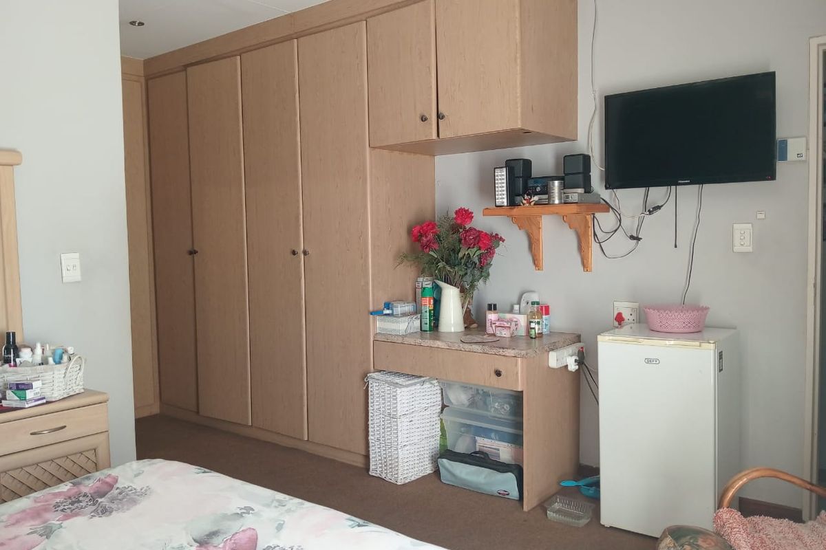 Secure Estate Living - Three Bedroom Family Home For Sale - Photo 5