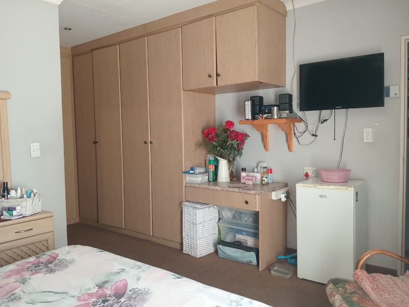 Secure Estate Living - Three Bedroom Family Home For Sale - Photo 5