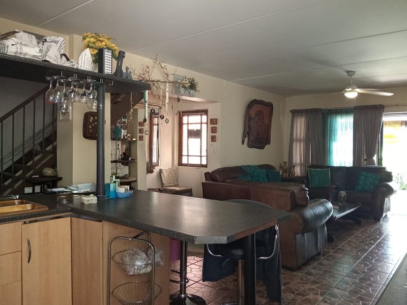Secure Estate Living - Three Bedroom Family Home For Sale - Photo 2