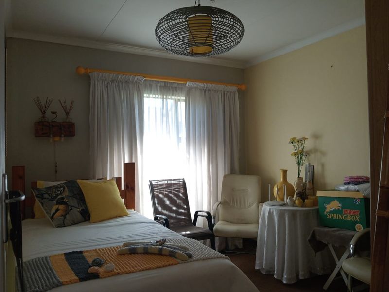 Secure Estate Living - Three Bedroom Family Home For Sale - Photo 6