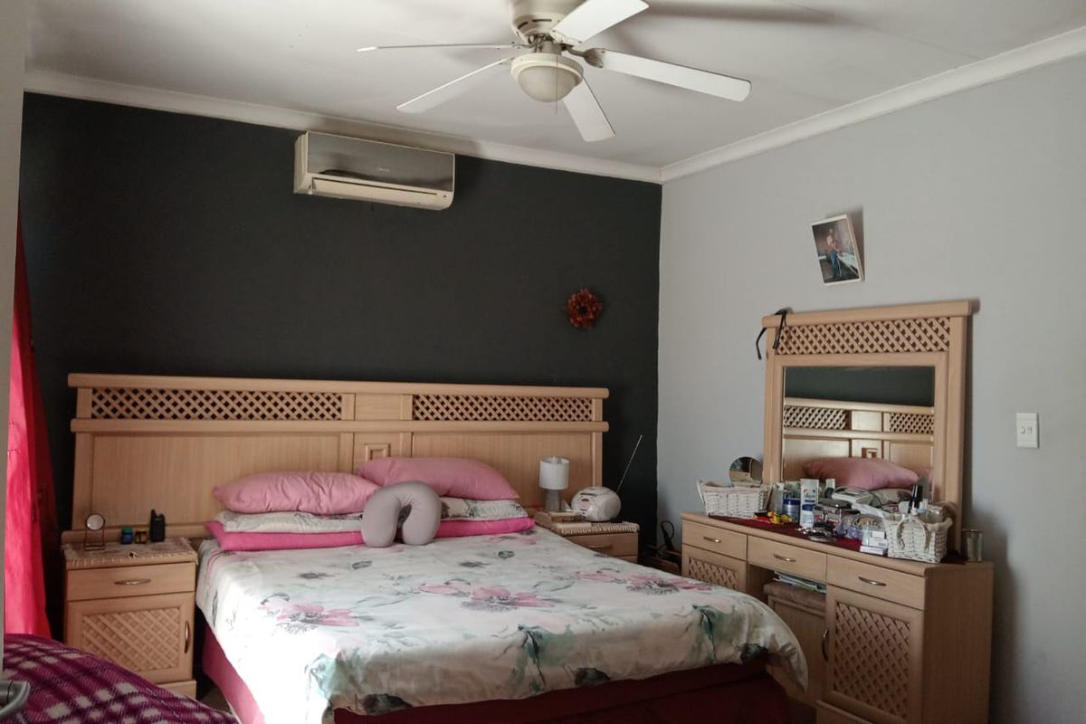 Secure Estate Living - Three Bedroom Family Home For Sale - Photo 4
