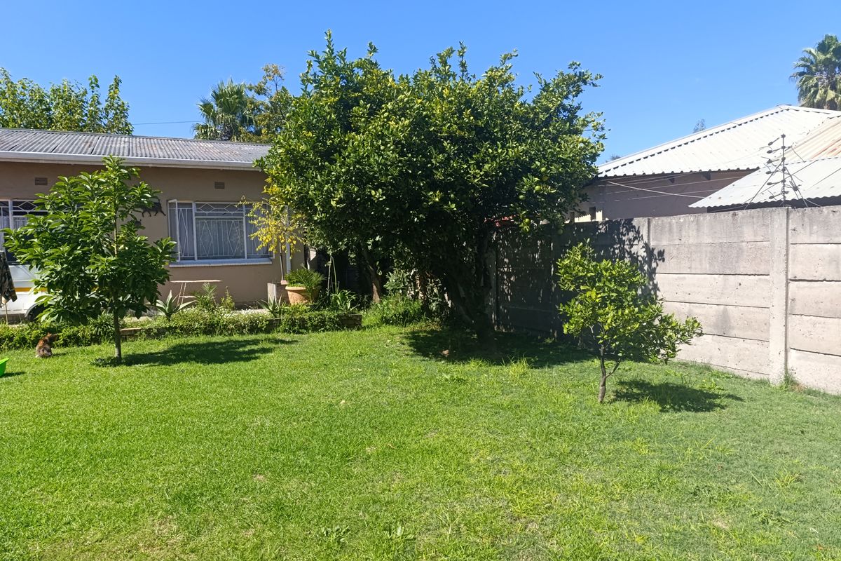 Spacious 4 Bedroom home with incredible Income potential - Photo 2