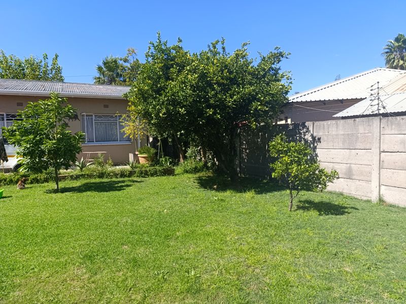Spacious 4 Bedroom home with incredible Income potential - Photo 2
