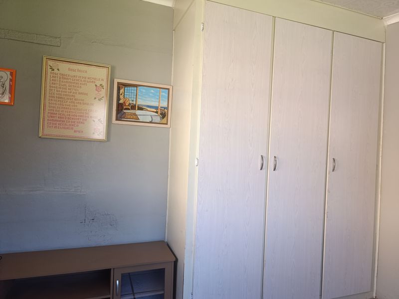 Spacious 4 Bedroom home with incredible Income potential - Photo 9