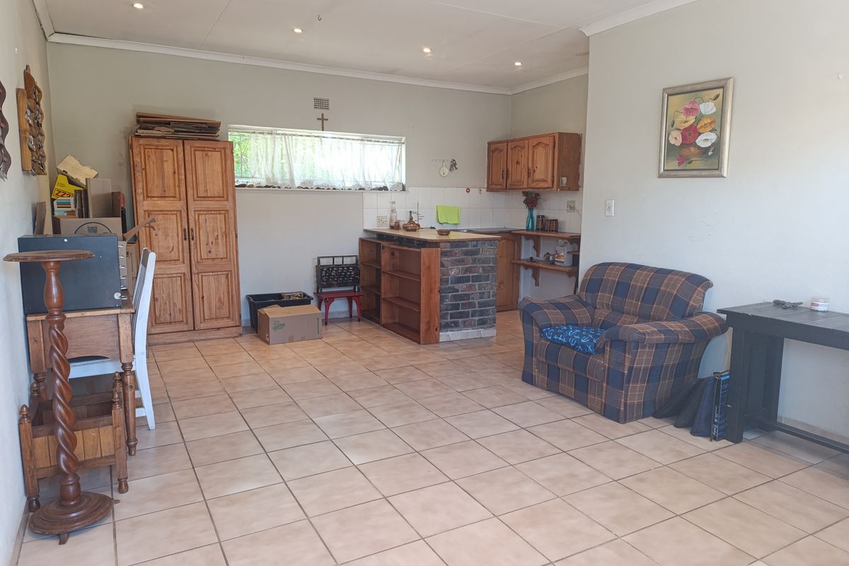 Spacious 4 Bedroom home with incredible Income potential - Photo 5
