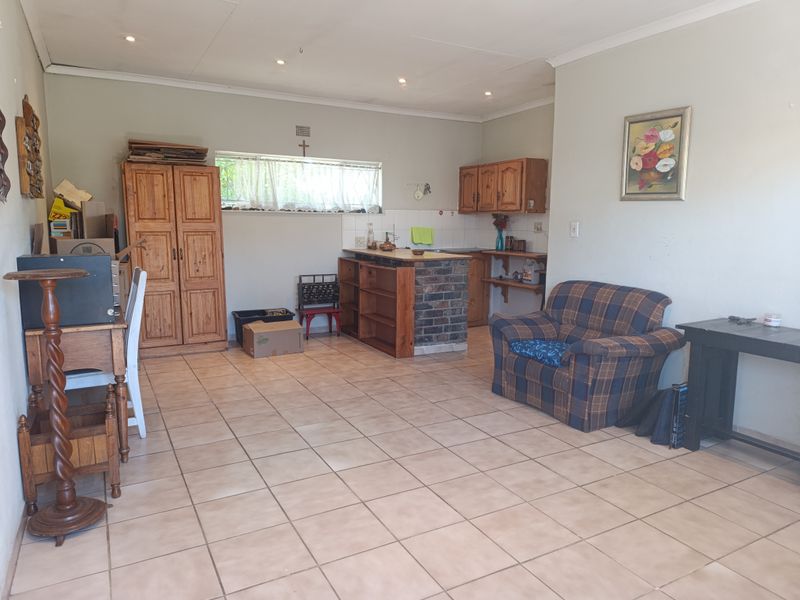 Spacious 4 Bedroom home with incredible Income potential - Photo 5