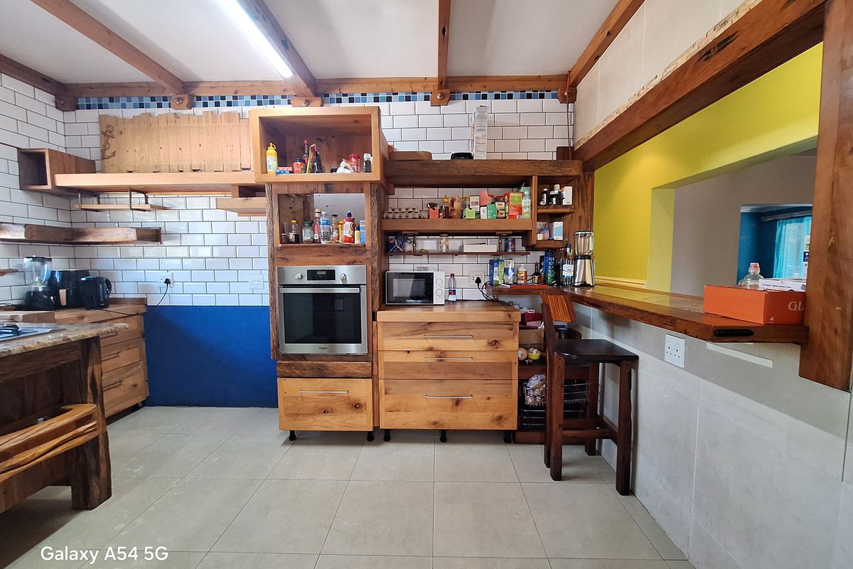 Prime Marine Drive Property – Ideal Family Home or B&B Opportunity - Photo 4