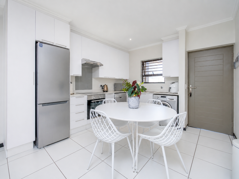 Stylish, Move-In Ready Apartment in a Prime Lonehill Setting - Photo 2