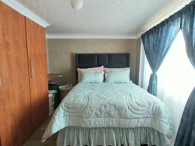 Move in ready modern 2 Bedroom house in Mdantsane - Photo 2