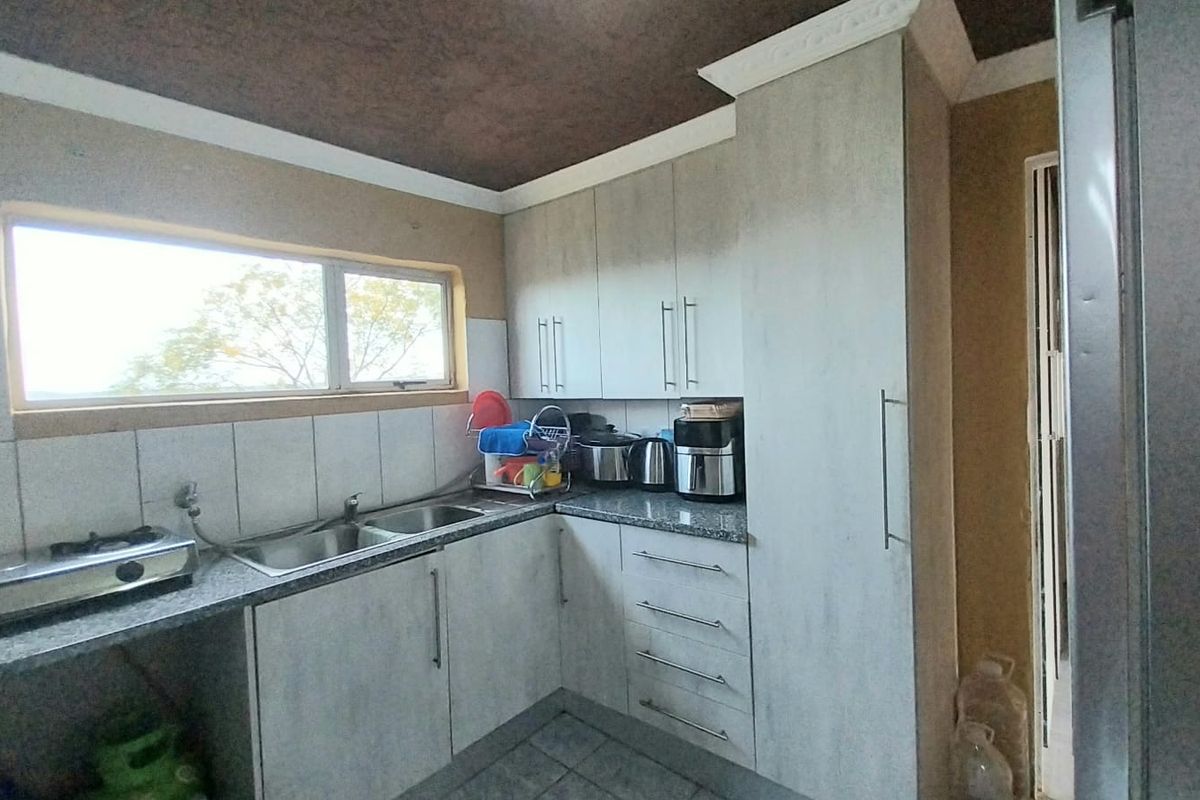 Move in ready modern 2 Bedroom house in Mdantsane - Photo 3