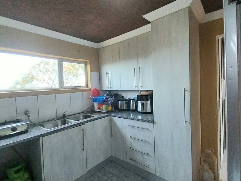 Move in ready modern 2 Bedroom house in Mdantsane - Photo 7