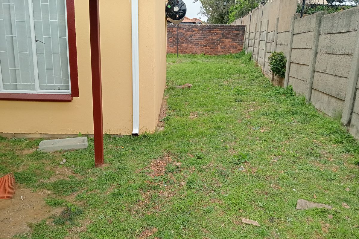 A Home with a big yard - Photo 2