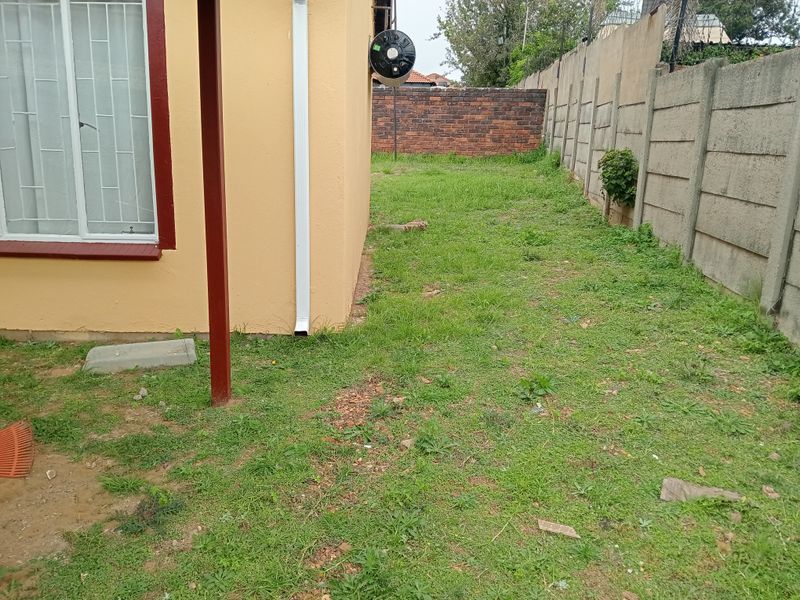 A Home with a big yard - Photo 2