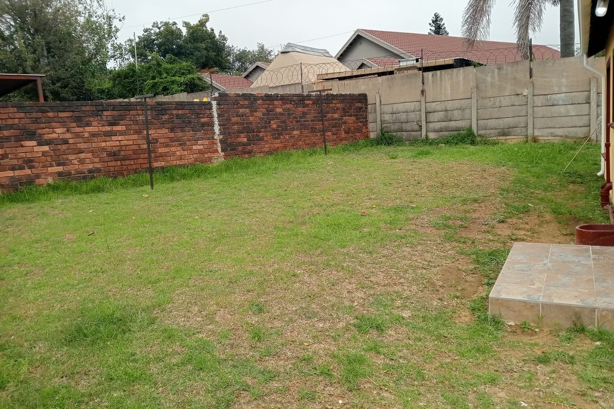 A Home with a big yard - Photo 4