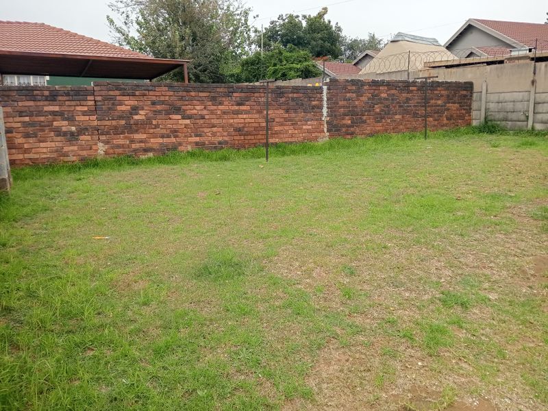 A Home with a big yard - Photo 3