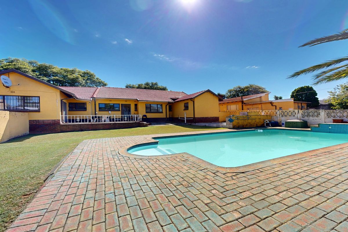 House For Sale In Germiston - Photo 2