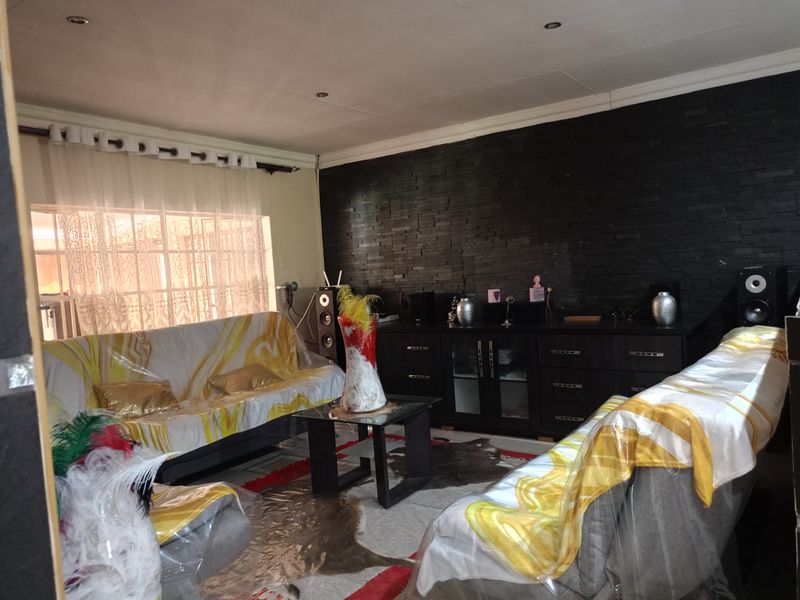 Modern Living Meets Ultimate Security & Entertainment - Photo 9