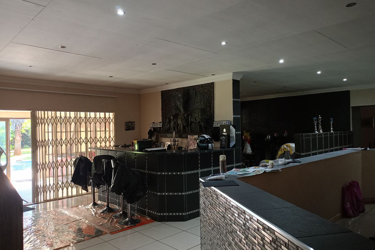 Modern Living Meets Ultimate Security & Entertainment - Photo 5