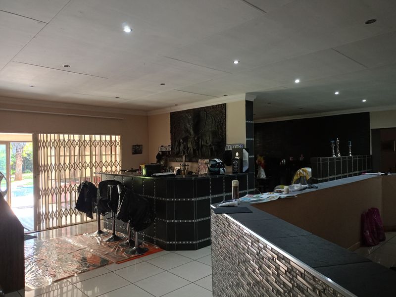 Modern Living Meets Ultimate Security & Entertainment - Photo 5