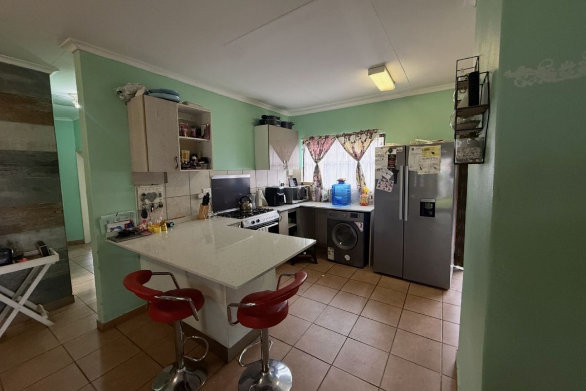 Spacious 3 Bedroom Rental Home in the Heart of Montana - Photo 4