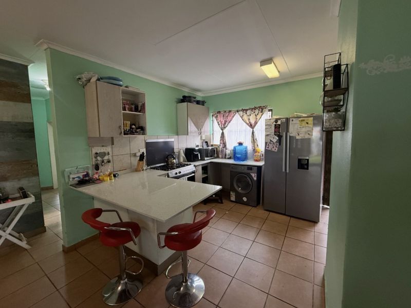Spacious 3 Bedroom Rental Home in the Heart of Montana - Photo 4