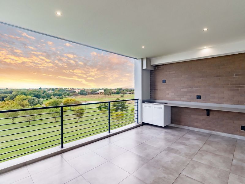 2-Bedroom Corner Penthouse | Golf Course Views | No Loadshedding - Photo 10