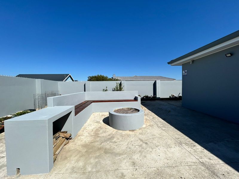 Modern and Private Family Home in Fountains Estate - Photo 4