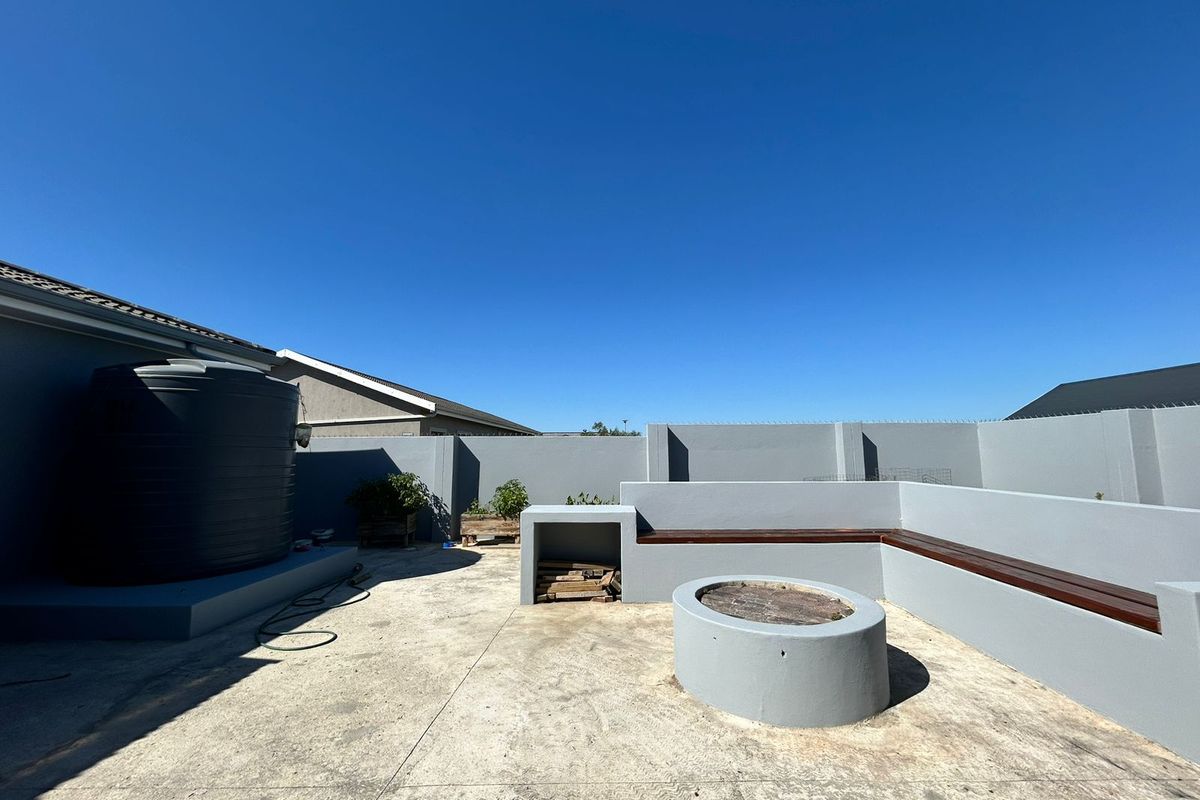 Modern and Private Family Home in Fountains Estate - Photo 5