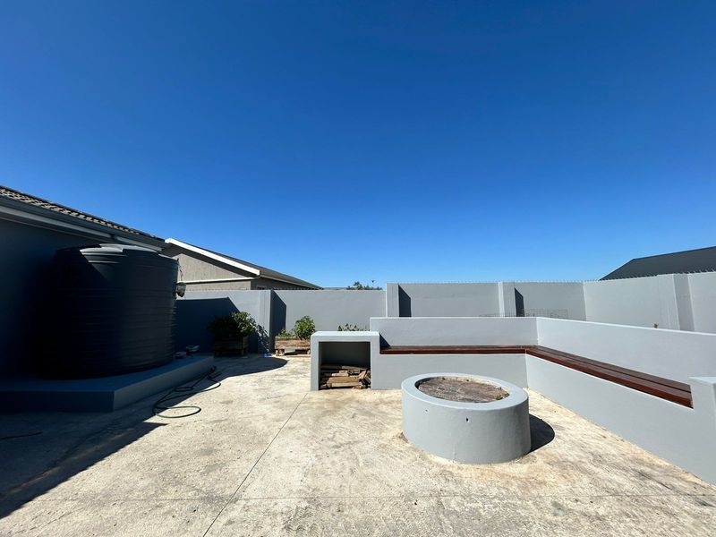 Modern and Private Family Home in Fountains Estate - Photo 5