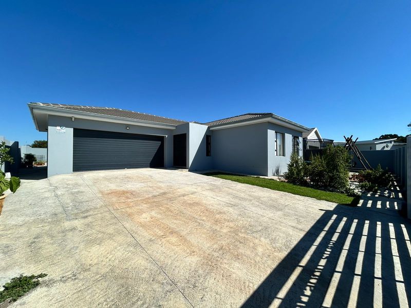 Modern and Private Family Home in Fountains Estate - Photo 2