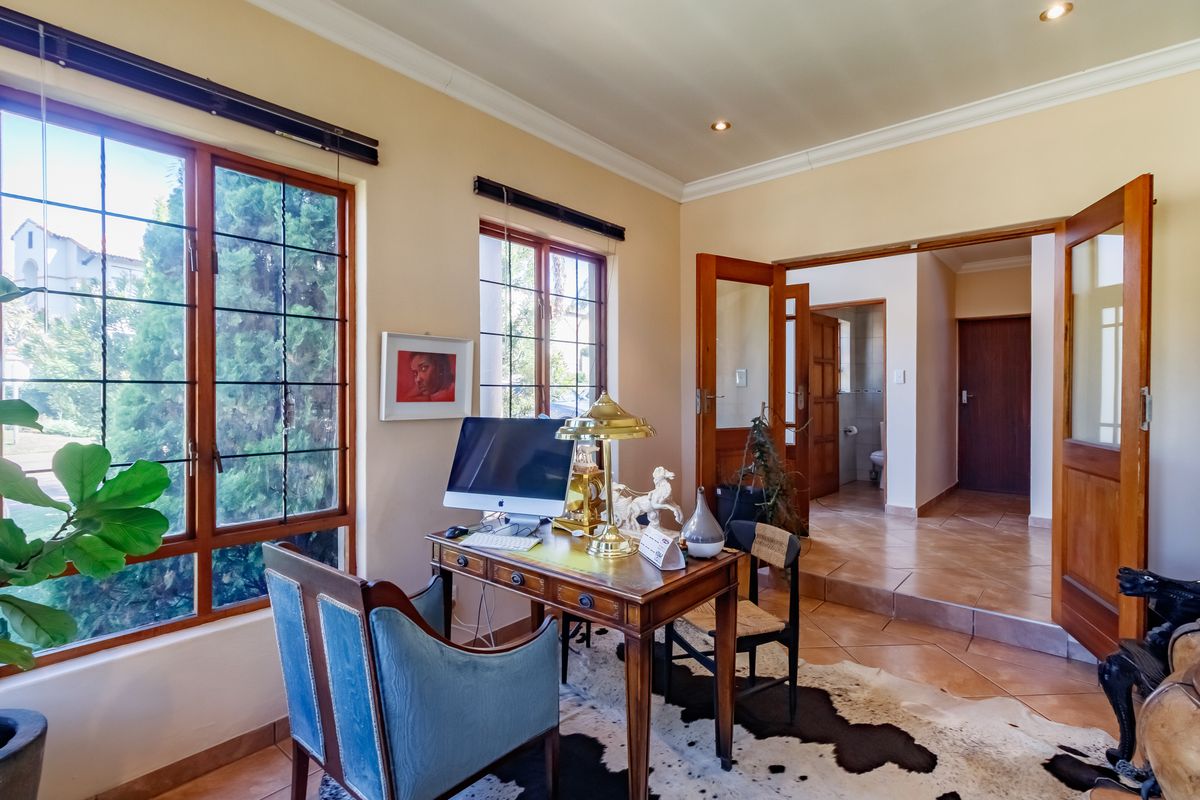 Space, Comfort & a Garden to Fall in Love With! - Photo 2