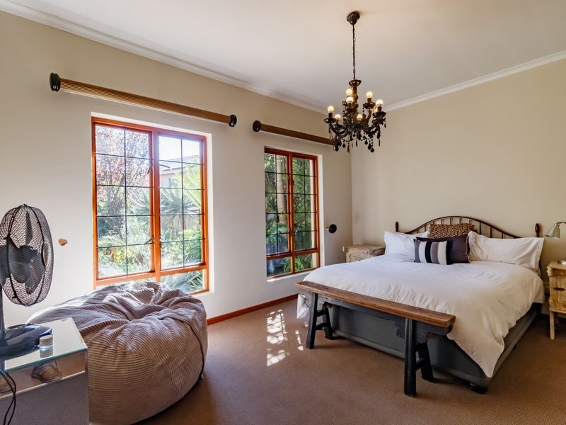 Space, Comfort & a Garden to Fall in Love With! - Photo 10