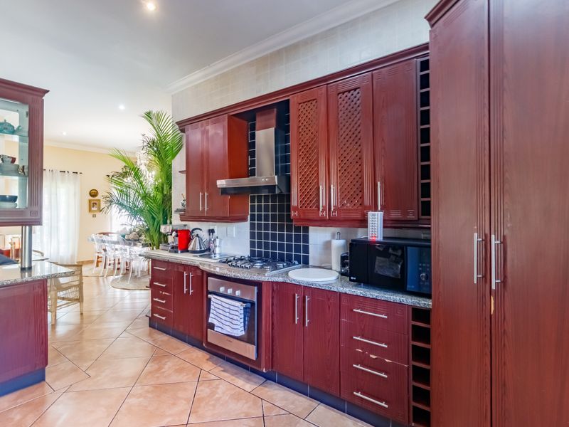 Space, Comfort & a Garden to Fall in Love With! - Photo 7