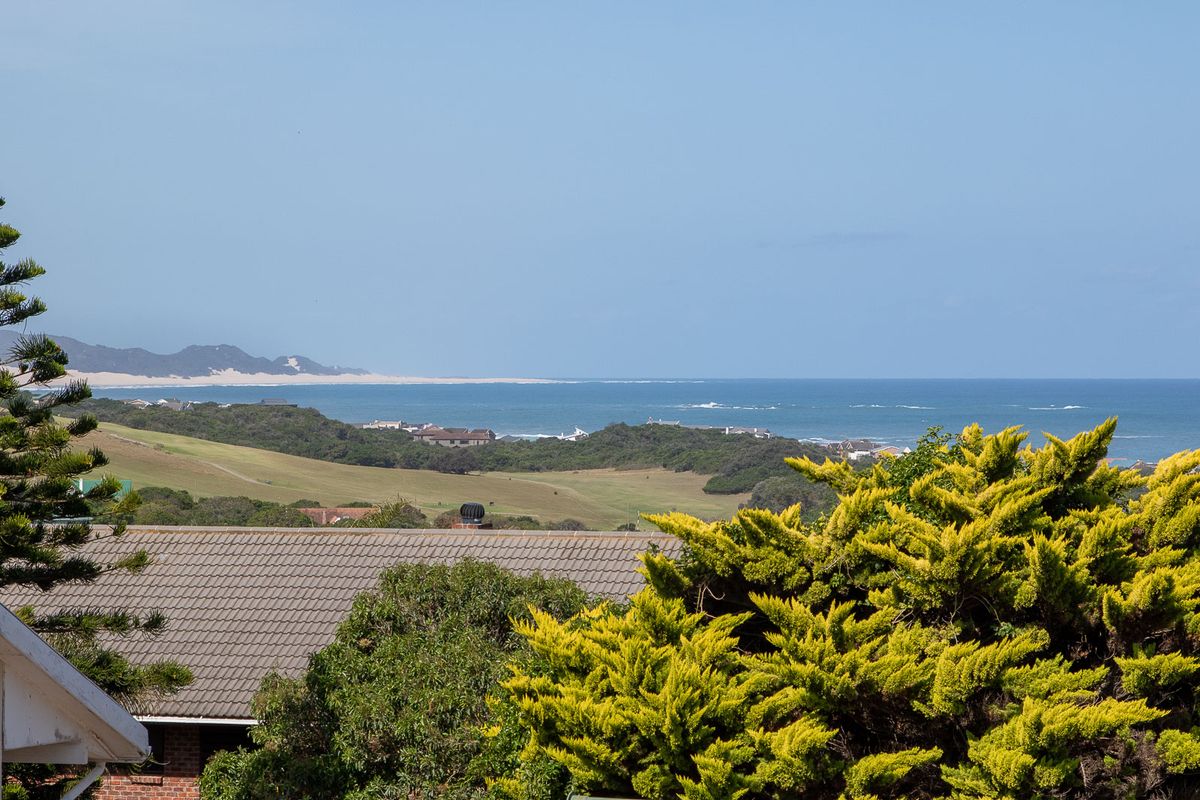 Three Bedroom Coastal Gem for Sale in Forest Downs, Port Alfred - Photo 4