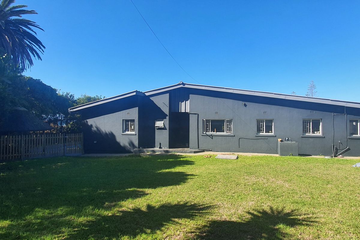 Three-bedroom ground floor home on a rare 1400m2 stand in sought-after central Mossel Bay, Linkside - Photo 4
